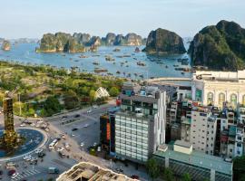 SOJO Hotel Ha Long, hotel perto de Centro Comercial Vincom Plaza Ha Long, Ha Long