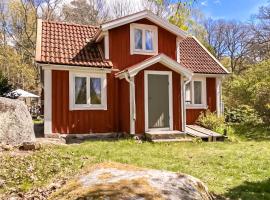 Awesome Home In Brkne Hoby With 3 Bedrooms, cheap hotel in Bräkne-Hoby