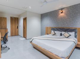 Hotel The Grand Heaven, ξενοδοχείο σε Gandhinagar