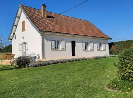 Le Gîte de Mau, Villa in a natural setting, car park and free wifi, hotel with parking in Saint-Amand-de-Coly