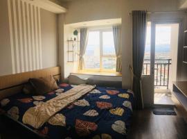 RedLiving Apartemen Margonda Residence 5 - Ens Room with Netflix and Breakfast, готель у місті Kemirimuka Tiga