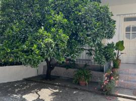 Rooms for rent habipi, ξενώνας σε Vlorë