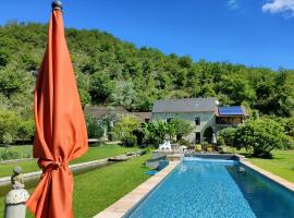 Les Pieds dans l'eau, Gîte la Source, hôtel à Lachapelle-Auzac