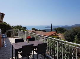 Villa mit großartigem Panoramablick auf das Meer und direkt am Pool, מלון זול בלה קרואה-ואלמר