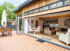 High Oaks Grange - Contemporary Lodges, hotel with jacuzzis in Pickering