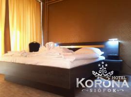 Hotel Korona, hotel em Balatonszeplak - Ezustpart, Siófok