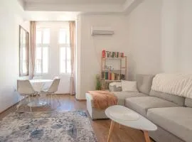 Supreme Luxury Top Central 1 Bedroom Apartment