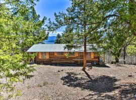 Idyllic Twin Lakes Escape with Deck and Fire Pit!, villa sa Twin Lakes