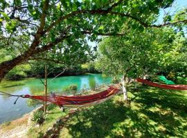 Domaćinstvo Una-Ostrovica, allotjament a la platja a Kulen Vakuf