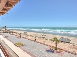 Amazing Beach Front! Paradise Villas 20 by Kivoya, cottage in Playa Encanto