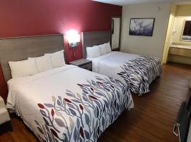 Red Roof Inn & Suites Cornelius - Lake Norman, hotel u gradu Kornelijas