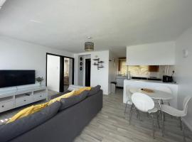 Romney Sands Holiday Apartment, hotel cerca de Aeropuerto de Lydd - LYX, 