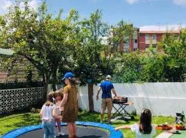ROSALES Apartamento y jardín