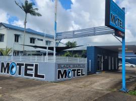 Black Marlin Motel, hótel í Innisfail