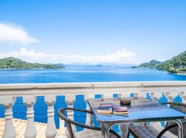 Family apartment, hotel in Sobra