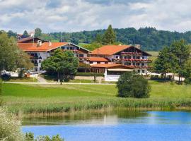 Hotel Seeblick & Ferienwohnung, hotel in zona Castello di Herrenchiemsee, Bad Endorf