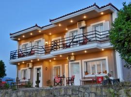 Anemomylos Apartments: Lixouri şehrinde bir otel