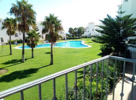 3 bedroom apartment with pool & parking, close to sea and golf, hotel a Manilva