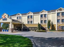 Comfort Inn & Suites Near Worlds of Fun, отель в Канзас-Сити, рядом находится Парк развлечений Worlds of Fun