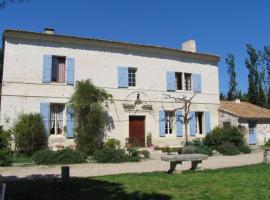 Le Mas Blanc, hotel v destinaci Saint-Gilles