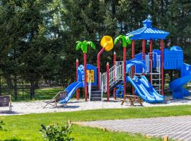 Domki Aqua Holiday, lodge en Pobierowo