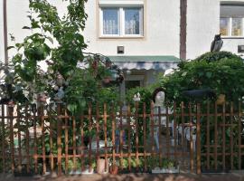 Ildik&oacute; Vend&eacute;gh&aacute;z H&eacute;v&iacute;z