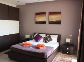 Sunny 2 bedroom, 2 bathrooms, seaside apt.