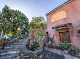 House in San Teodoro among the scents of Sardinia, villa í San Teodoro