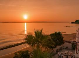 Villa Elizabeth - Seafront Classic Villa!, spahotel in Zakynthos