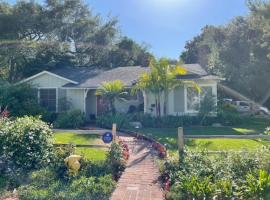 Oak Grove Ranch House, hotel with parking in Glendale