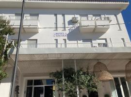 Hotel L'Ancora: La Caletta'da bir otel