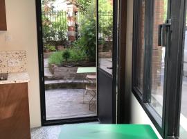 Super studio, hotel in Saint-Denis