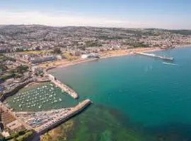 Quirky Loft Apartment in Paignton with sea views