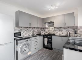 Tms Lovely 3 Bed House-Tilbury-Free parking, hotel in Tilbury