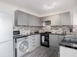 Tms Lovely 3 Bed House-Tilbury-Free parking