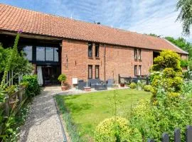 1880's Barn Conversion - Sleeps 4 & Pet Friendly