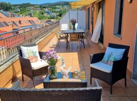 Apartamento en el centro de Cedeira nuevo y con terraza, khách sạn ở Cedeira