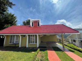 Rustic 3-BR Villa w/ Front & Back Yards in the mountains, holiday home in Ooty