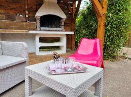 La Cabane du Bonheur ~ Maison chaleureuse au calme, nhà nghỉ dưỡng ở Onesse-et-Laharie