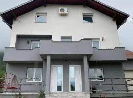House Enio