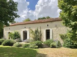 A l'ombre du Tilleul, holiday rental in Berneuil