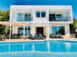 Villas Tin Coves Noves, hotel i Punta Grossa