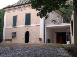 B&B Don Angelo Campobassi, hotel with parking in Pescosansonesco