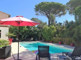 Ste Maxime Villa 5 etoiles Piscine chauffée et jacuzzi, hotel in Sainte-Maxime