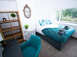 Ideal Lodgings in Bury - Redvales, hotel em Bury