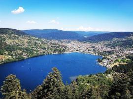 "Chez Vivi" logement 6 p classé 3 étoiles dans une belle maison au calme avec grande terrasse, balcon indépendant et wifi gratuite, casa en Gérardmer