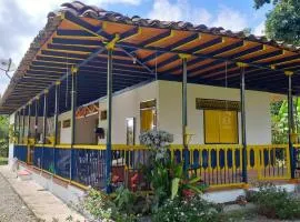 Casa Finca Villa Luz a 800 mts del Parque del Café