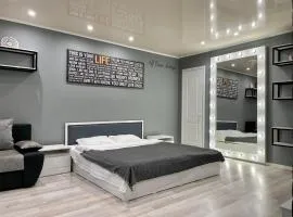 Квартира-студия в центре с белым постельным, идеально чиcтая, с большим зеркалом