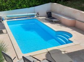 MAISON PROVENCE AVEC PISCINE PRIVATIVE, holiday home in Nyons