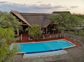 Etosha Oberland Lodge, hotel in Okaukuejo